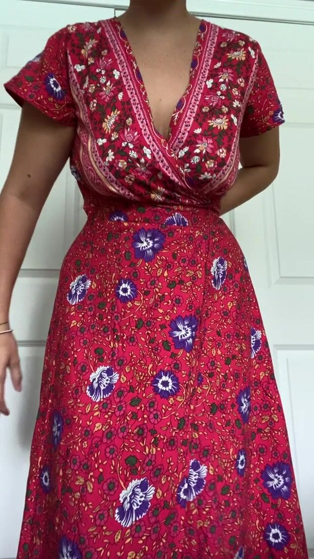 This is the perfect dress for a date, don’t you think?