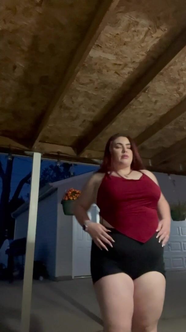 Showing off my chubby body outside