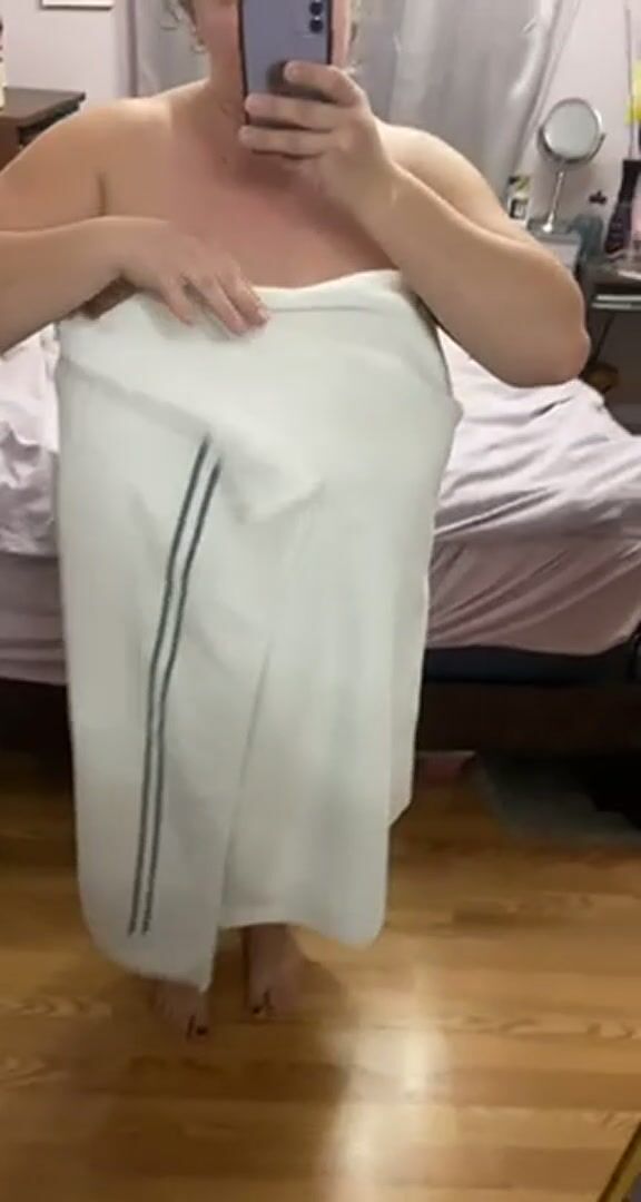 Ooppss I dropped my towel!♥️
