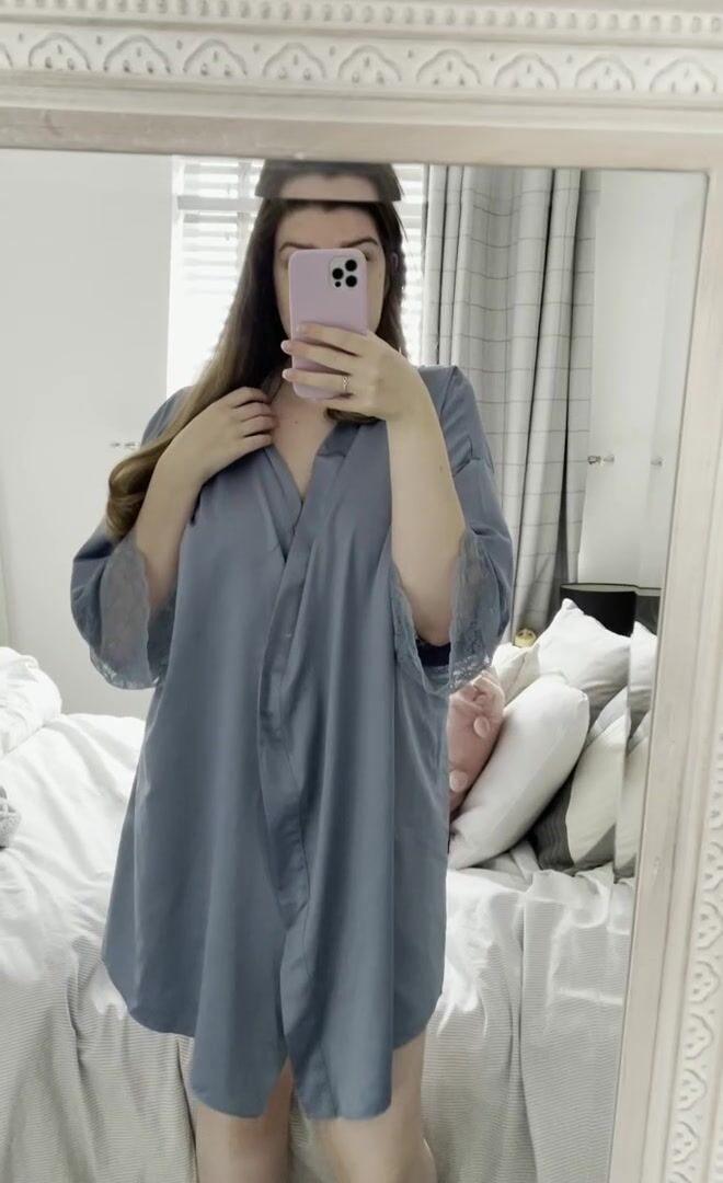 No angling my body to look skinnier. This is me as I am