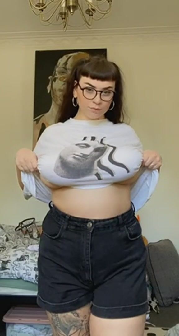 Sun's out, tits out x