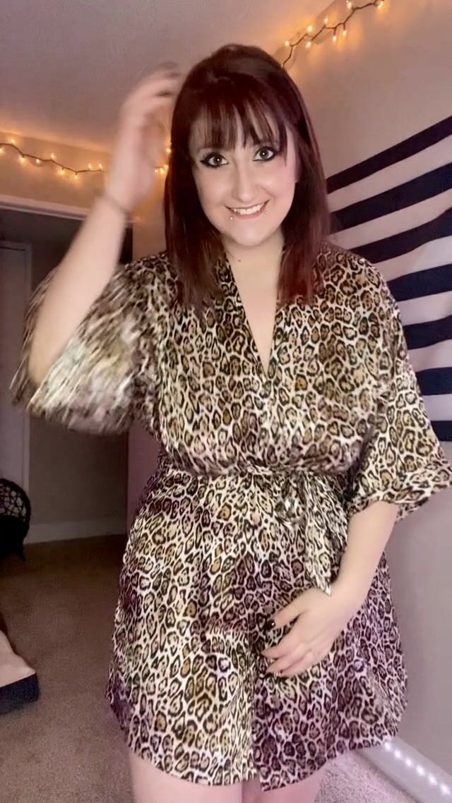 I’ve had this robe since I was 14 ♥️ now watch me take it off