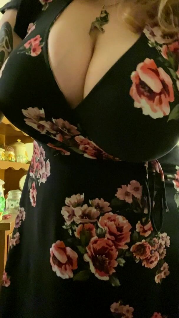 I love dresses with easy access! Date night?