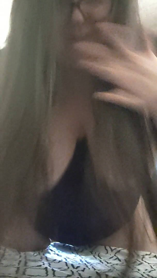 I love being a chubby slut hehe who wants me on top? :)