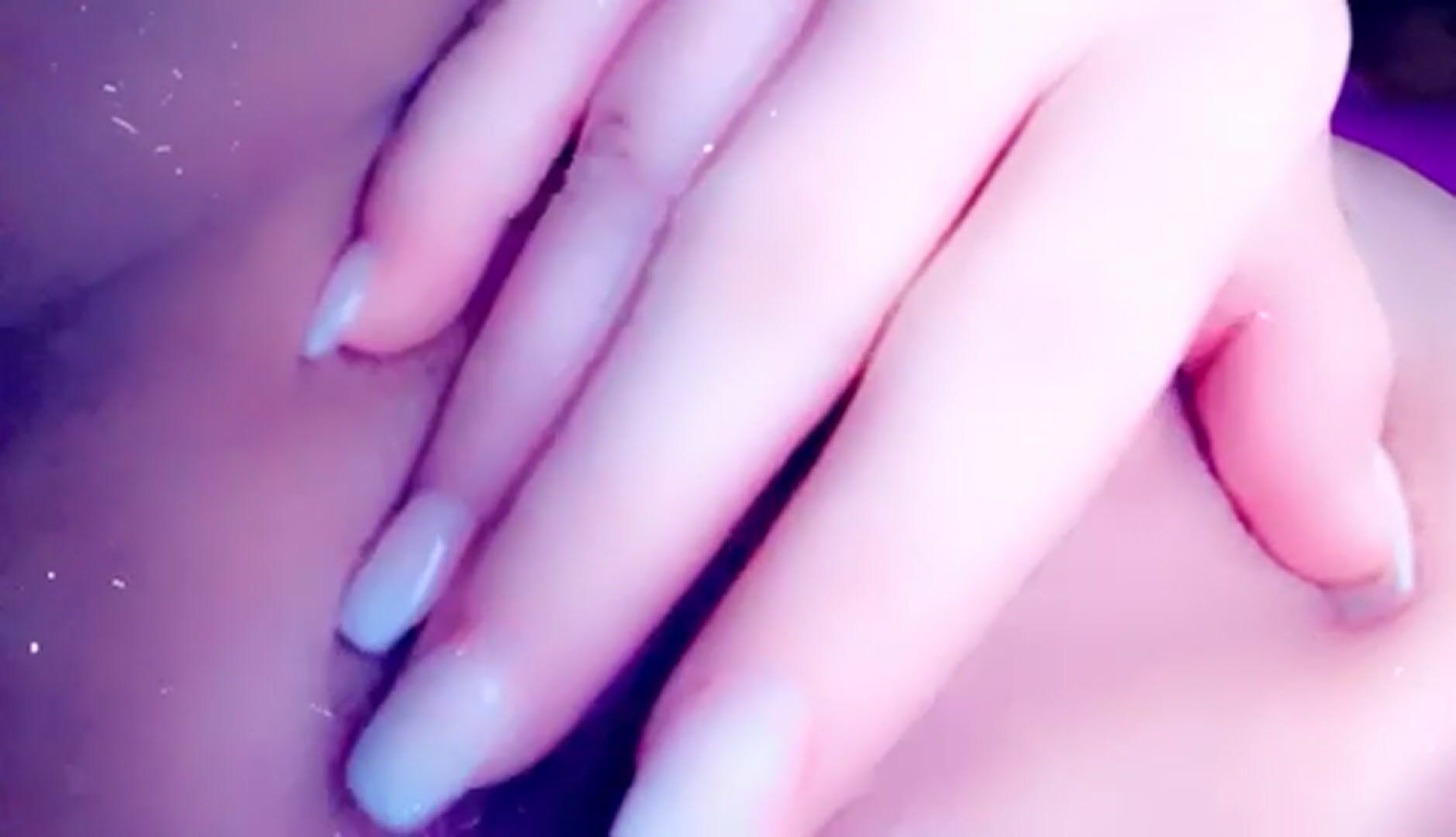 I’m so horny I can’t stop touching her ????