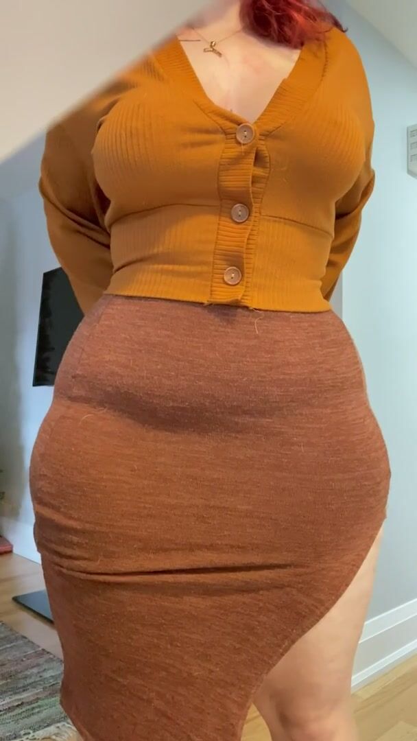 Wearing skirts that show off my belly makes me feel so sexy