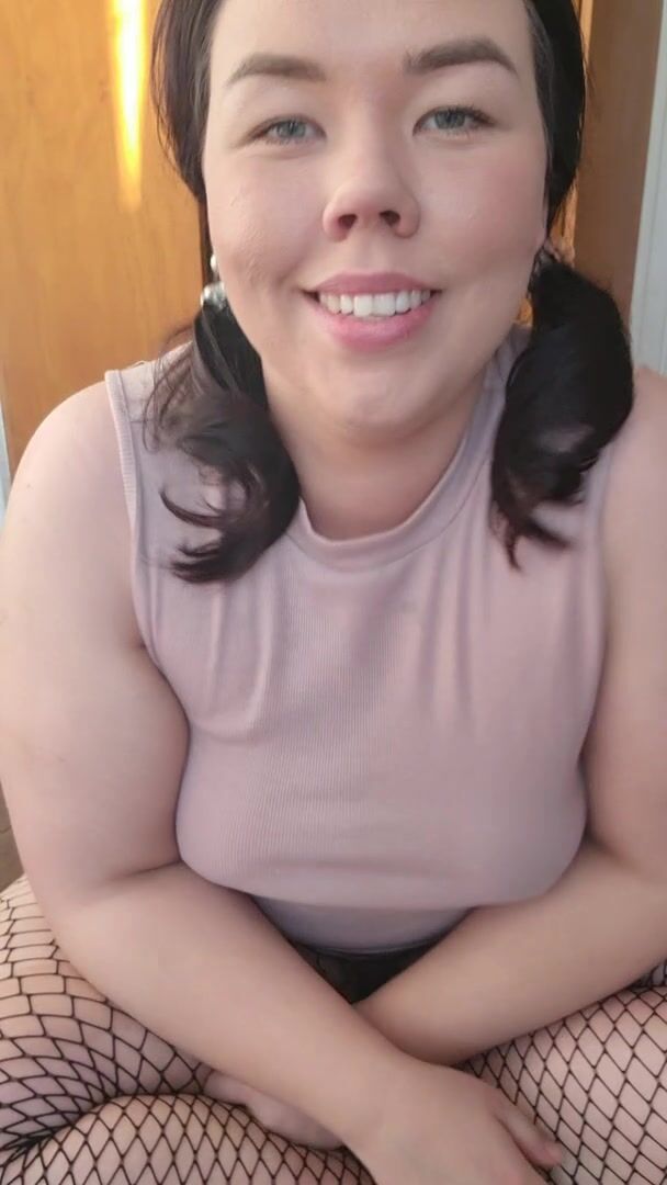 Can a chubby girl in fishnets grab your attention?
