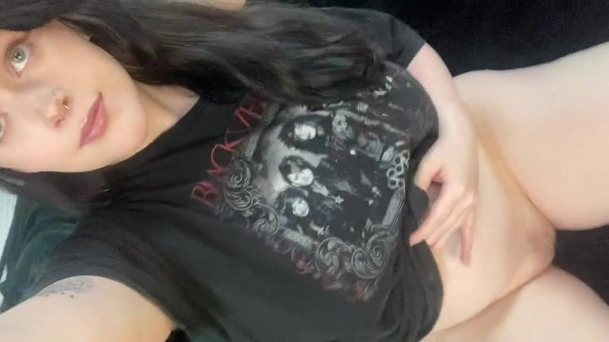 Would you let a chubby goth girl like me ride your face?