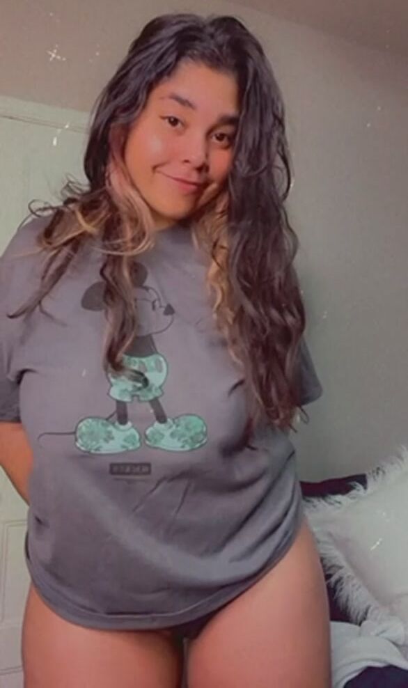 Would you let a thick Latina like me sit on your face?