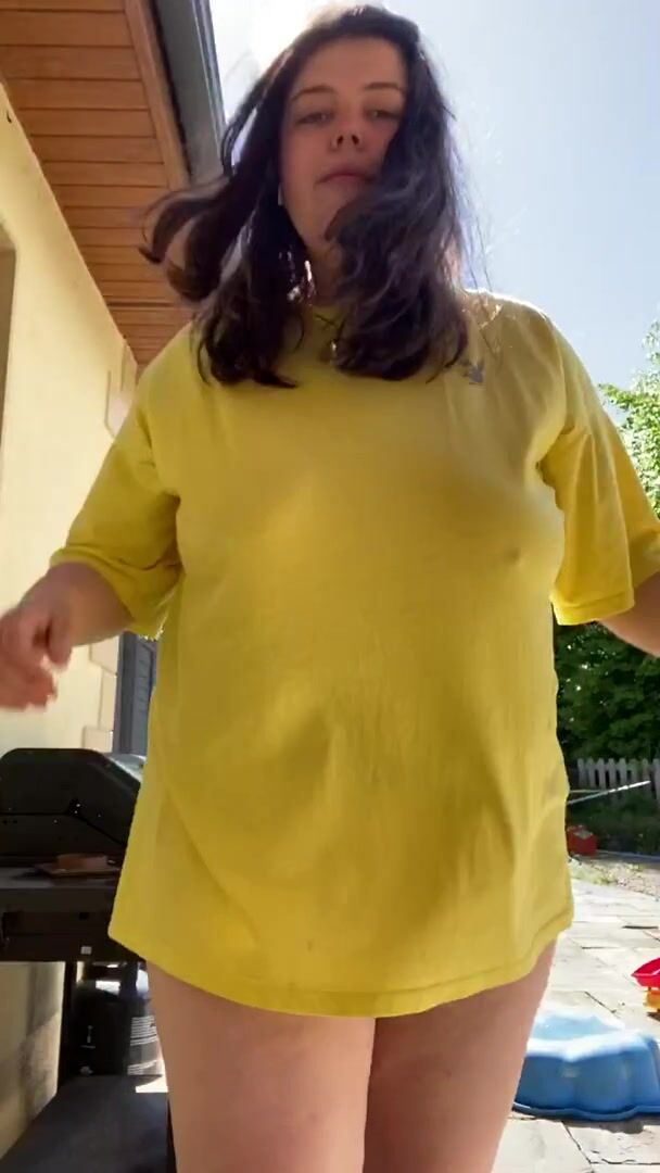 Suns out tits out
