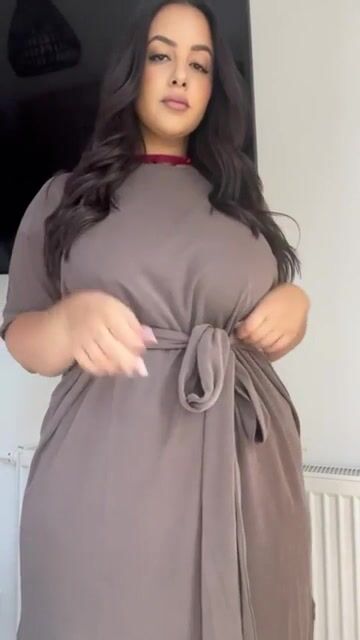 This is what I’m secretly wearing under my clothes on our 1st date