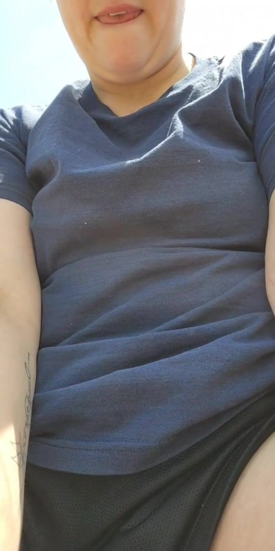 Giving my fatpussy some fresh air on lunch break ;)