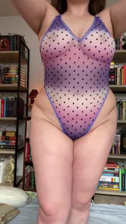 For everyone at work who desperately needs a break ♥️ I present to you my chubby bod in some cute lingerie
