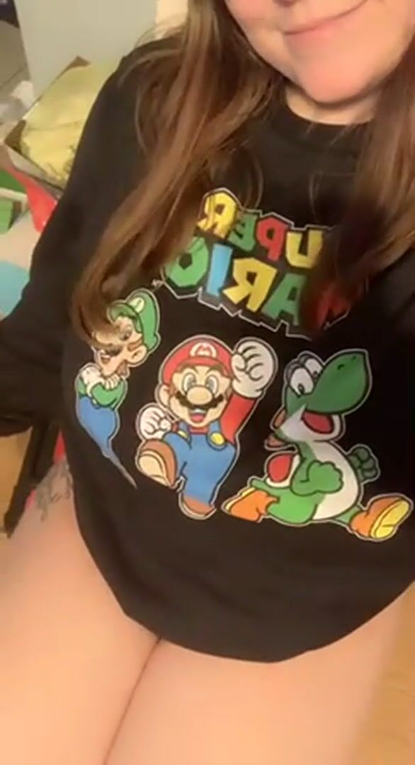Just a chubby nerd with some pierced titties & wanted to show you my body:)