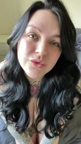 Just your friendly pale chubby girl here trying to fight your Monday blues one week at a time,how am I doing?