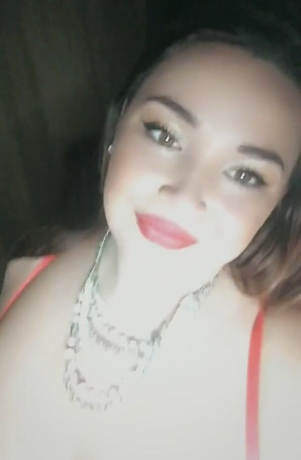 Nice lips & big tits!