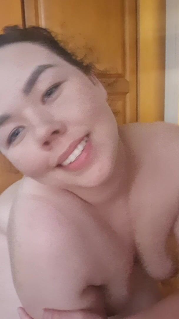 Do you like chubby girls with buttplugs?