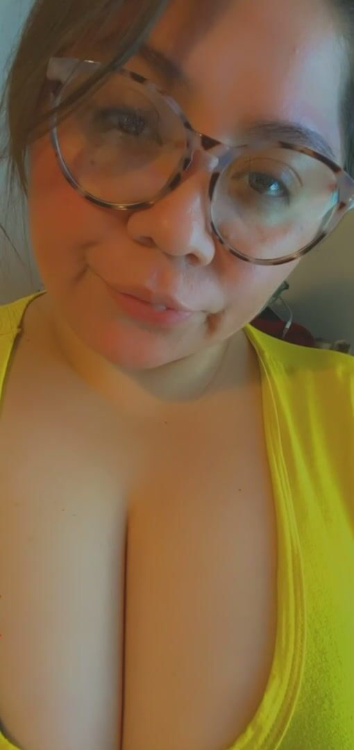 Do you like busty Latinas who liked to be called mamacita?