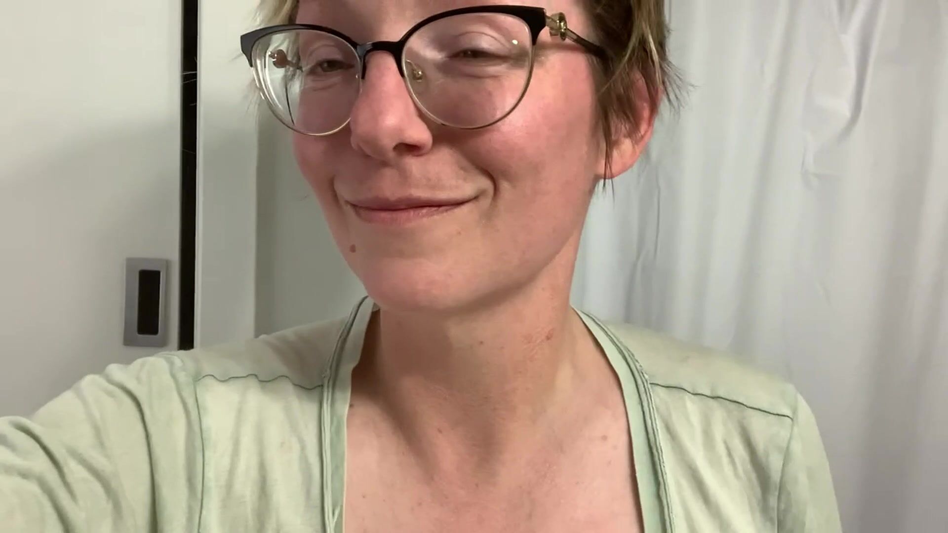 Anyone into thick/43 yearold/short haired/alt nerds?