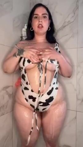 Wanna take a shower with a Canadian cow lol ????????