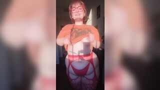 Chubby: Enjoy this silly video of my Velma cosplay ☺️ #4