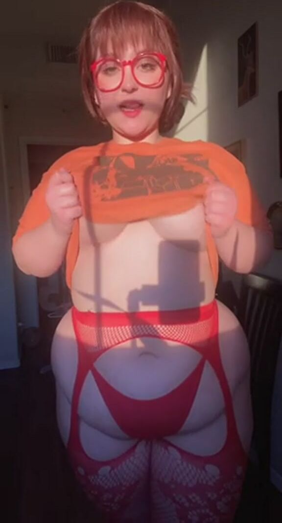 Enjoy this silly video of my Velma cosplay ☺️