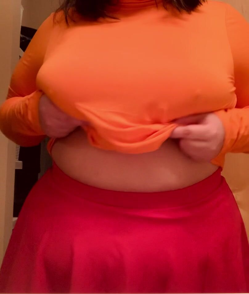 Velma can be just as hot as daphne