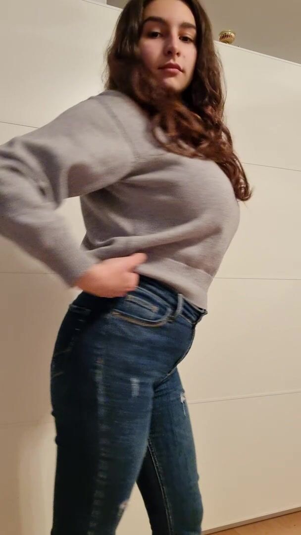 (18) Would you fuck my boobs on the first date? Be honest