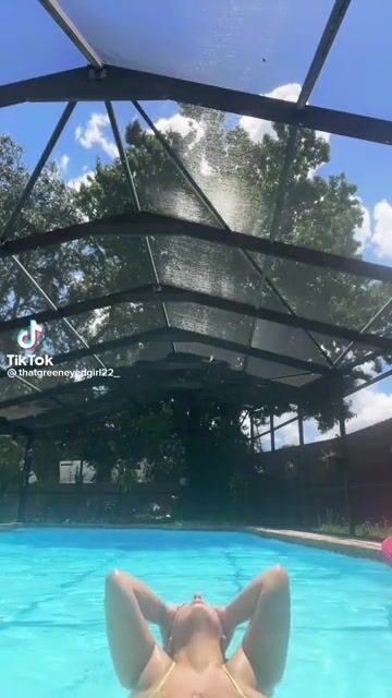 There's so much thicc..